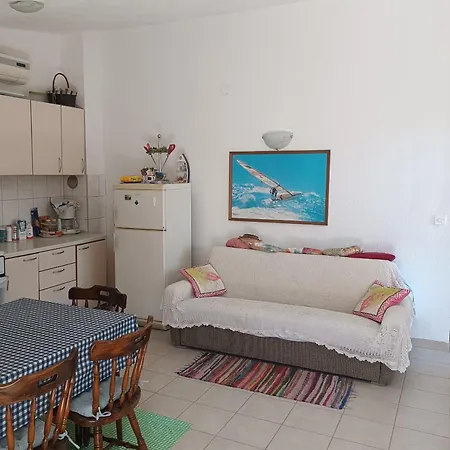 Family Friendly Seaside Brgulje, - 24673 Daire *