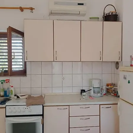 Family Friendly Seaside Brgulje, - 24673 Daire