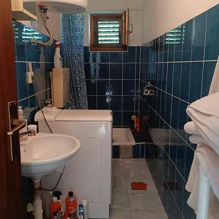 Family Friendly Seaside Brgulje, - 24673 Lejlighed *