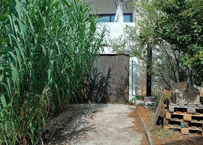Family Friendly Seaside Brgulje, - 24673 アパート