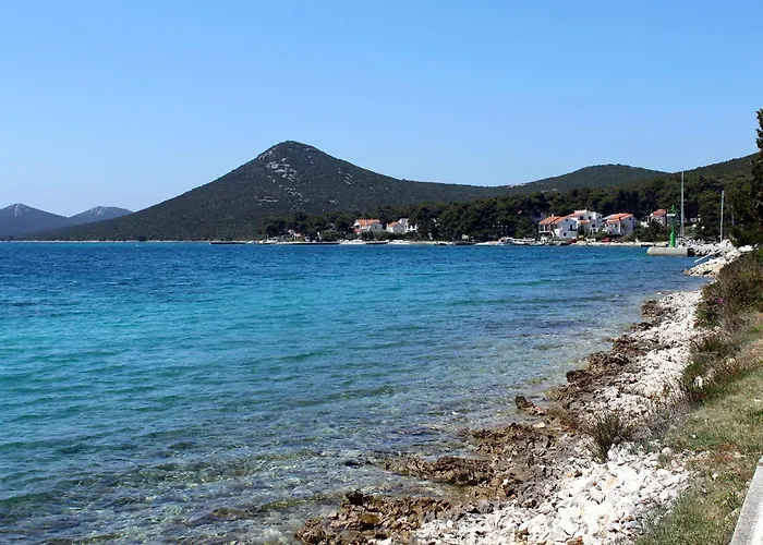 Family Friendly Seaside Brgulje, - 24673 *